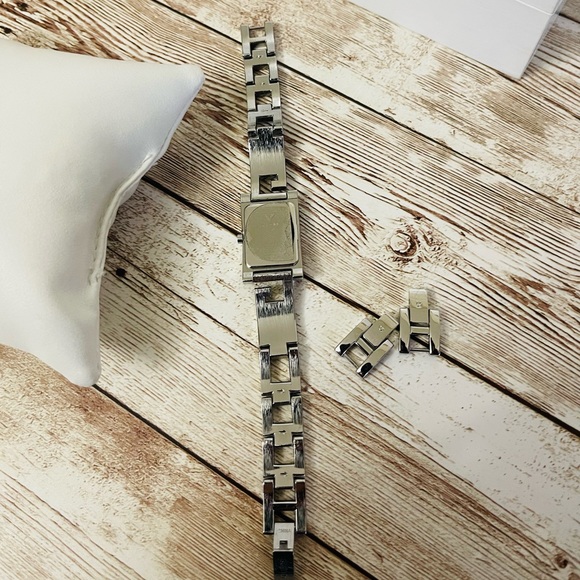 Guess Women’s Watch - Picture 7 of 9